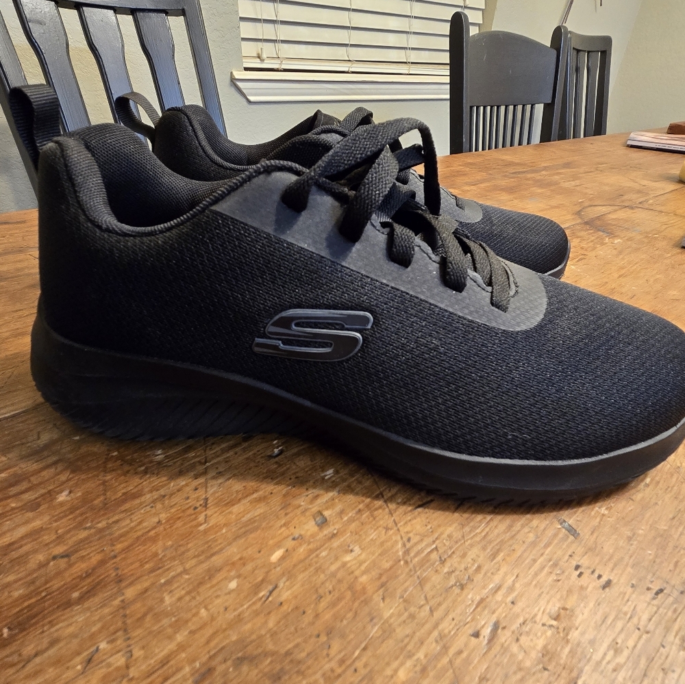 Mens skechers non skid shoe